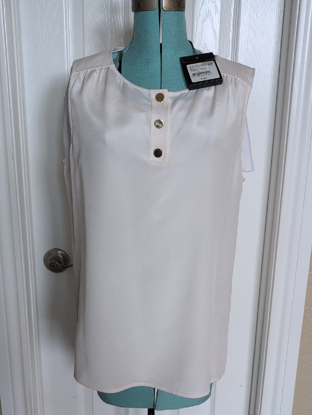 ST. JOHN SILK Sleeveless Ivory Button Accent Blouse
